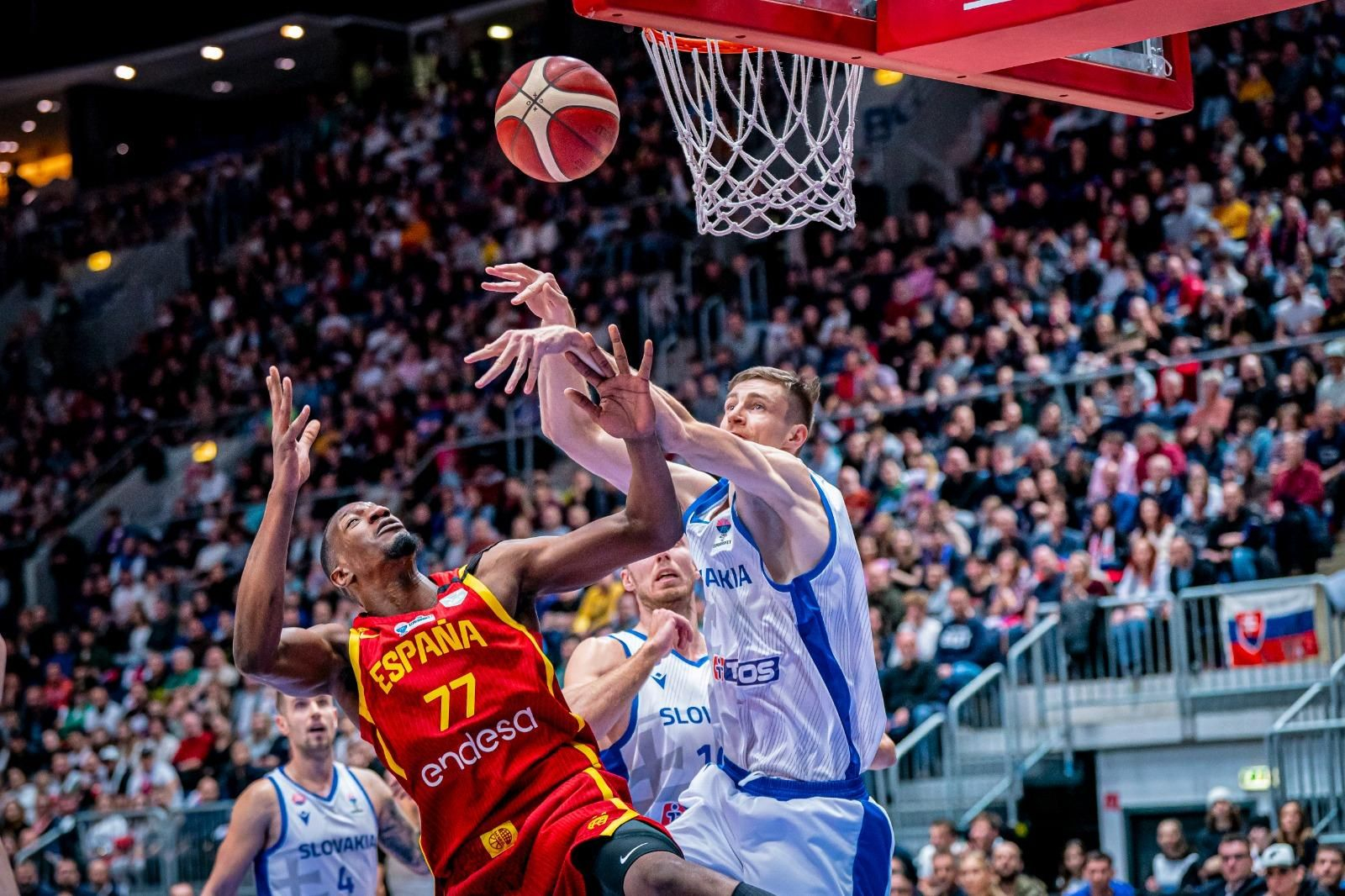 Milagro de España en la locura de Eslovaquia con buena participación de los cajistas