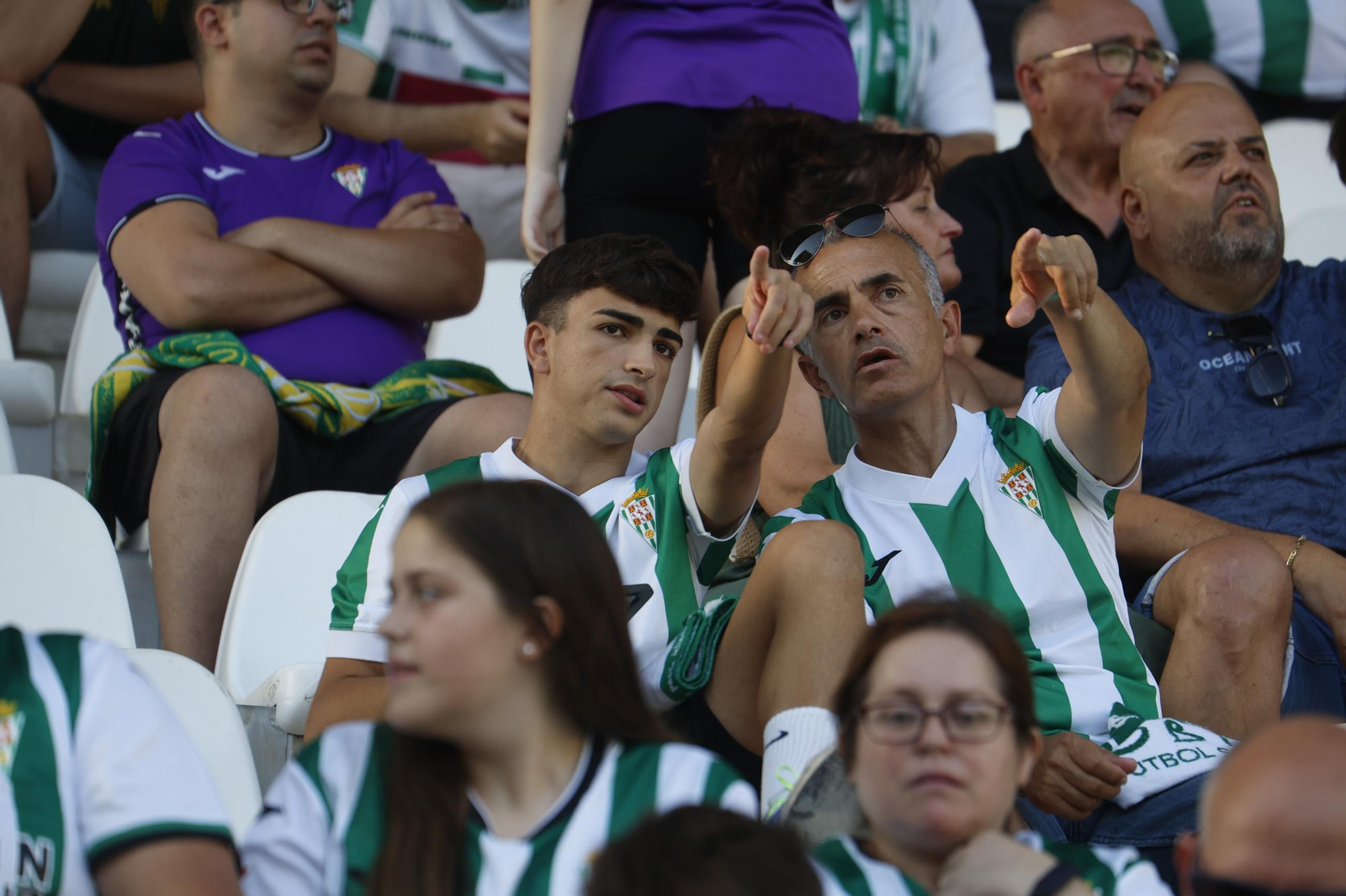 Las mejores fotos del ambiente en El Arcángel para el Córdoba CF - Real Betis