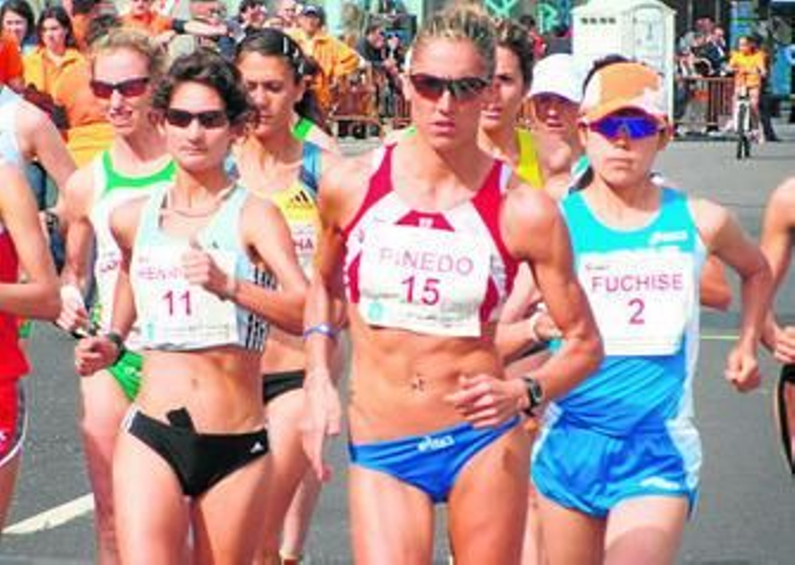 Ainhoa Pinedo (dorsal 15), durante una competición.