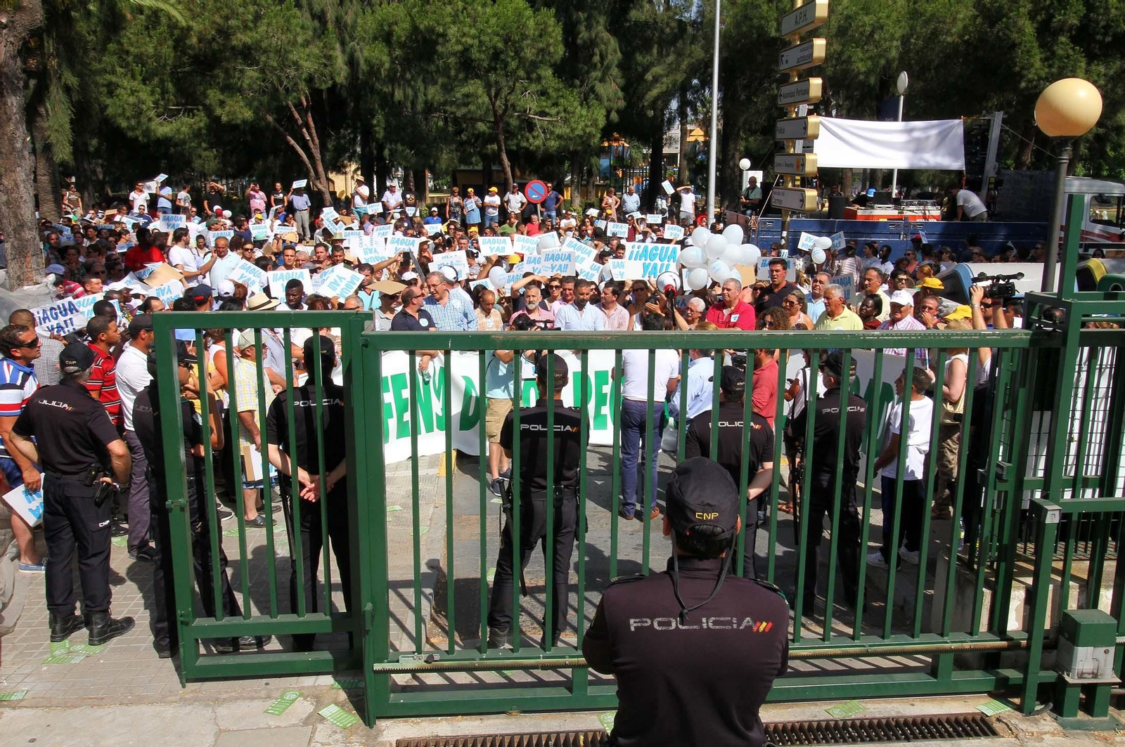 Imágenes de la manifestación para pedir agua y tierra para los regadíos del Condado.