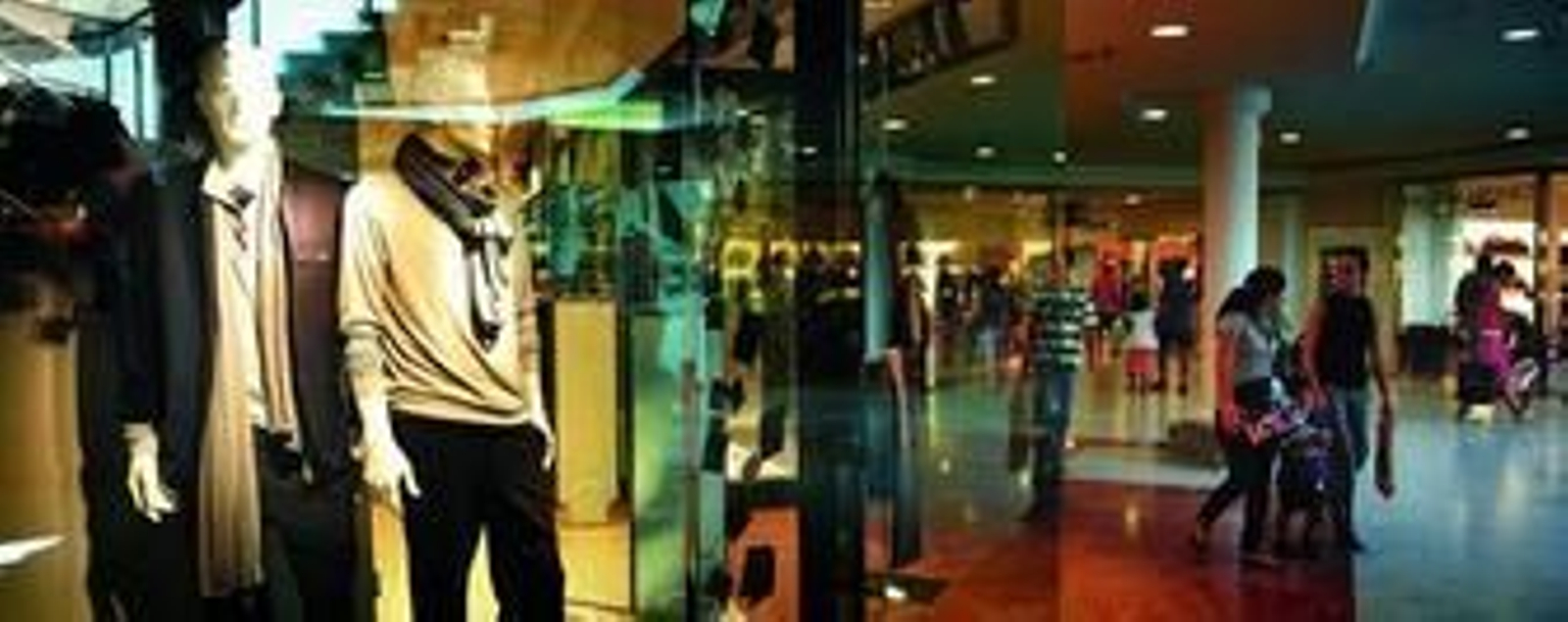 Pasillos del centro comercial Bahía Sur, uno de los grandes complejos comerciales y vanguardistas de la provincia. Pasillos del centro comercial Bahía Sur, uno de los grandes complejos comerciales y vanguardistas de la provincia.