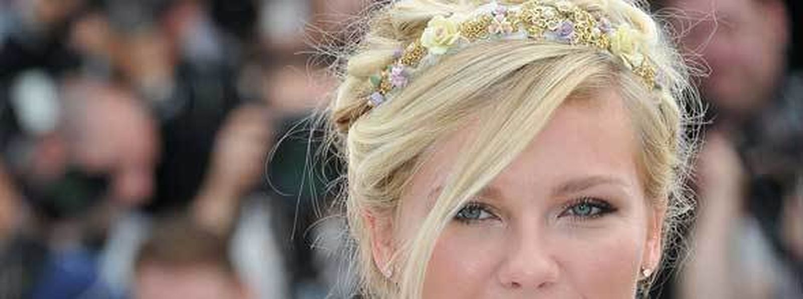 La actriz Kirsten Dunst con una diadema joya. / AGENCIAS
