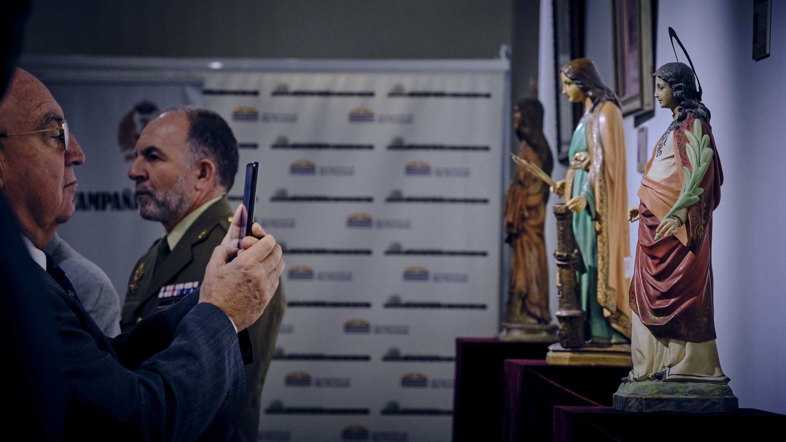 Exposición de  las imágenes relativas a Santa Barbaraque se custodian en las dependencias que el RACTA-4