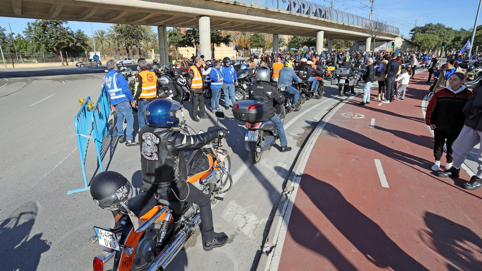 La Gran Caravana Motera Solidaria se pasea por Jerez
