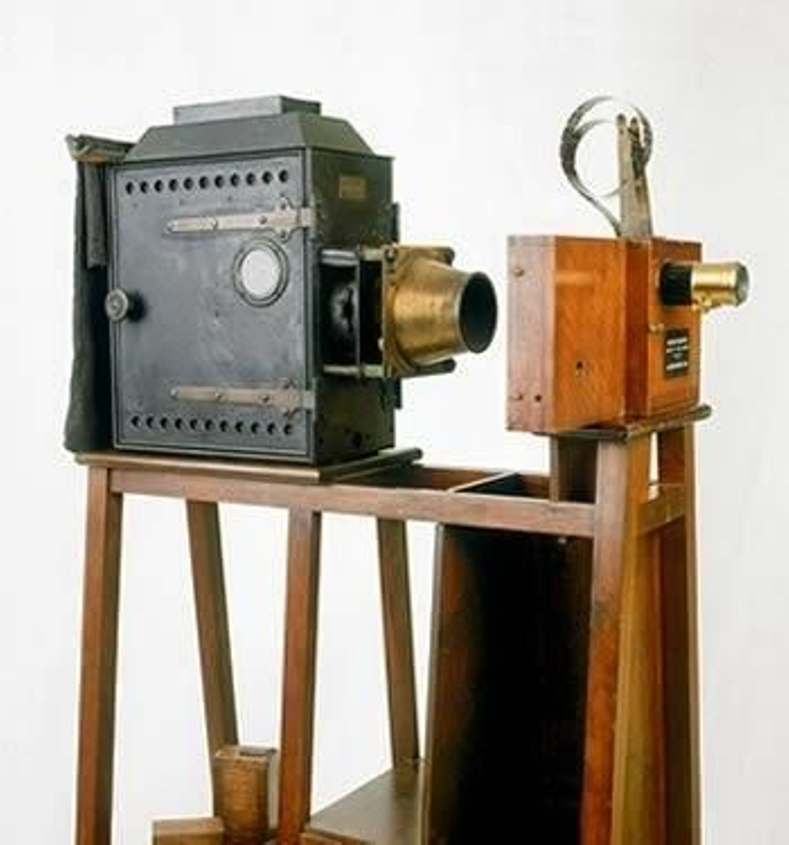 La primera cámara cinematográfica de los hermanos Lumière.