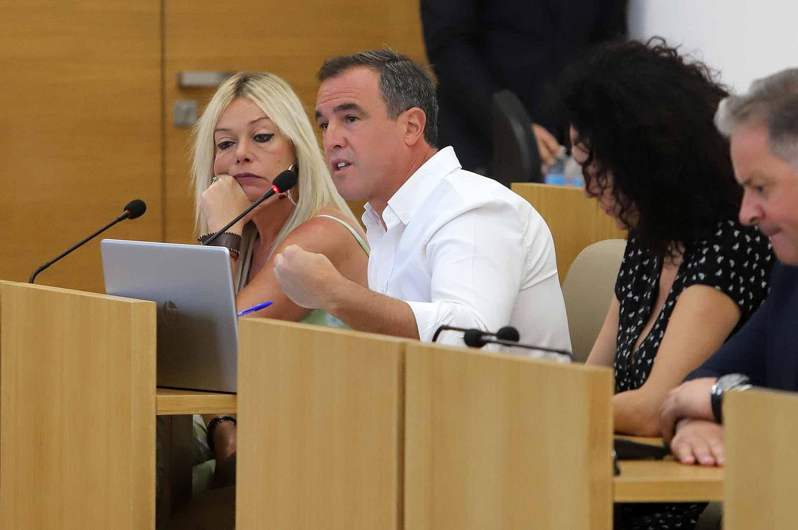 Imágenes del pleno extraordinario celebrado en la Diputación de Huelva