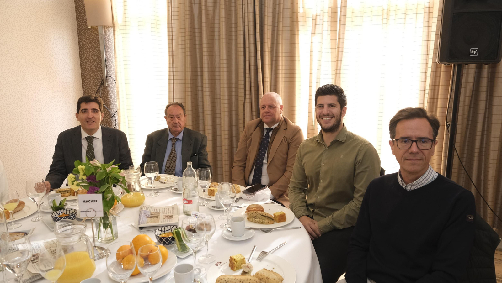 Desayuno coloquio de Grupo Joly y Cajasur, con la participación del ponente Enrique de los Ríos