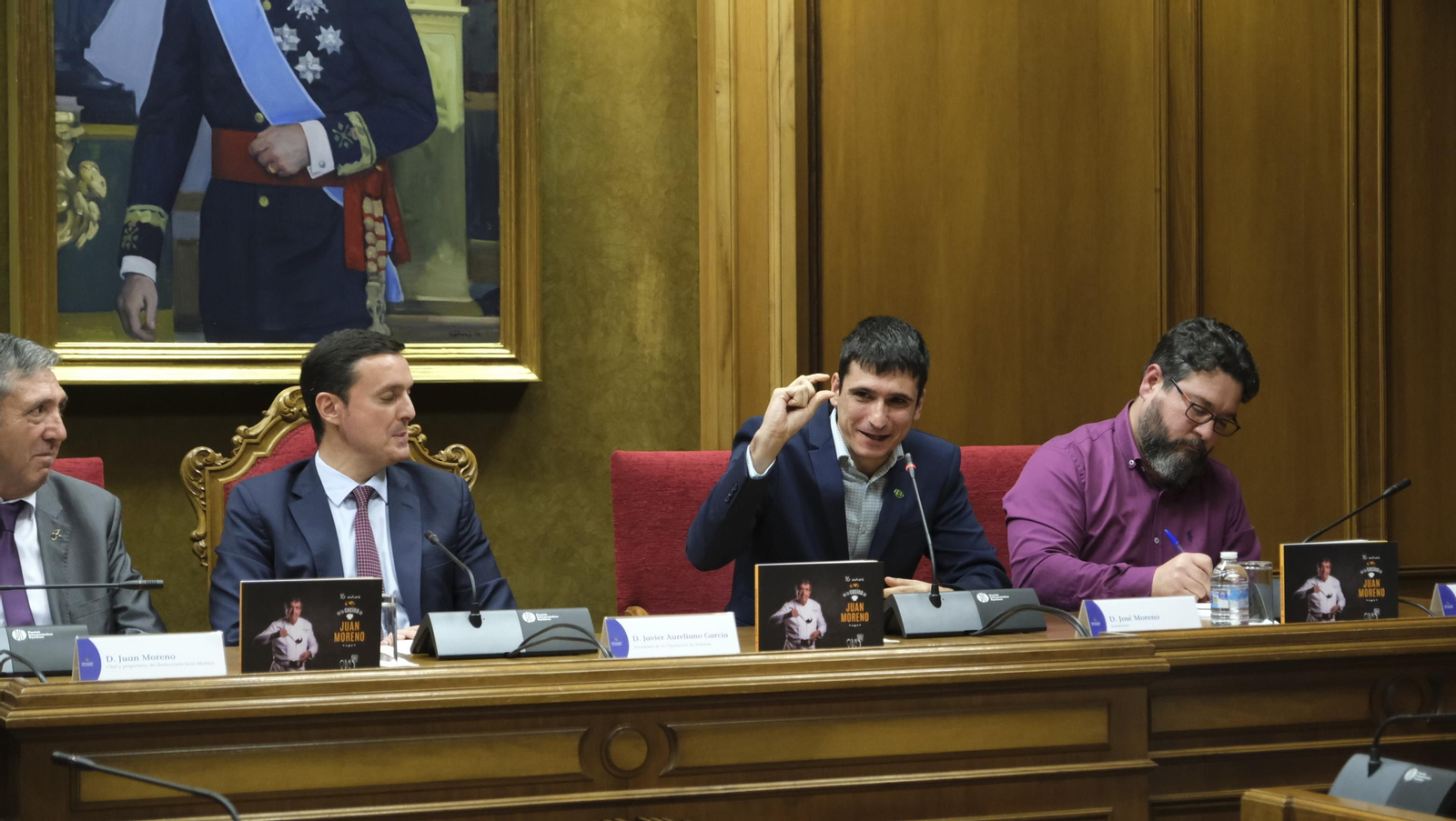 Imágenes de la presentación del libro del cocinero Juan Moreno, en la Diputación de Almería