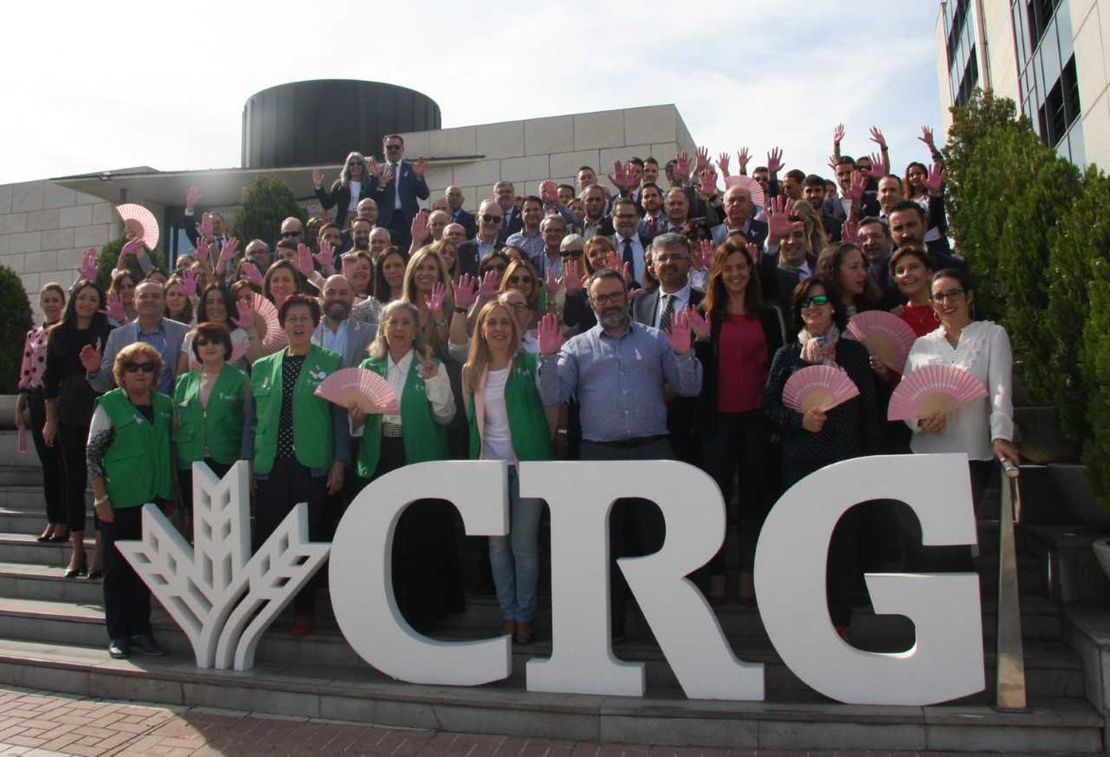 Caja Rural Granada se pinta de rosa contra el cáncer