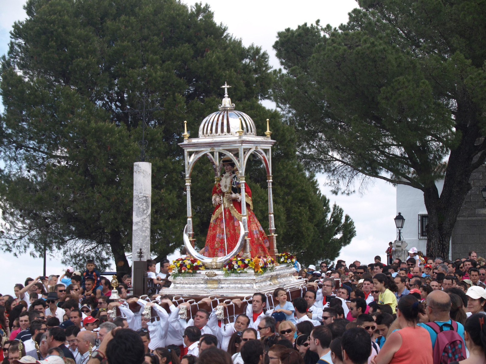 Salida de la Virgen de Araceli del Santuario de Aras. Salida de la Virgen de Araceli del Santuario de Aras.