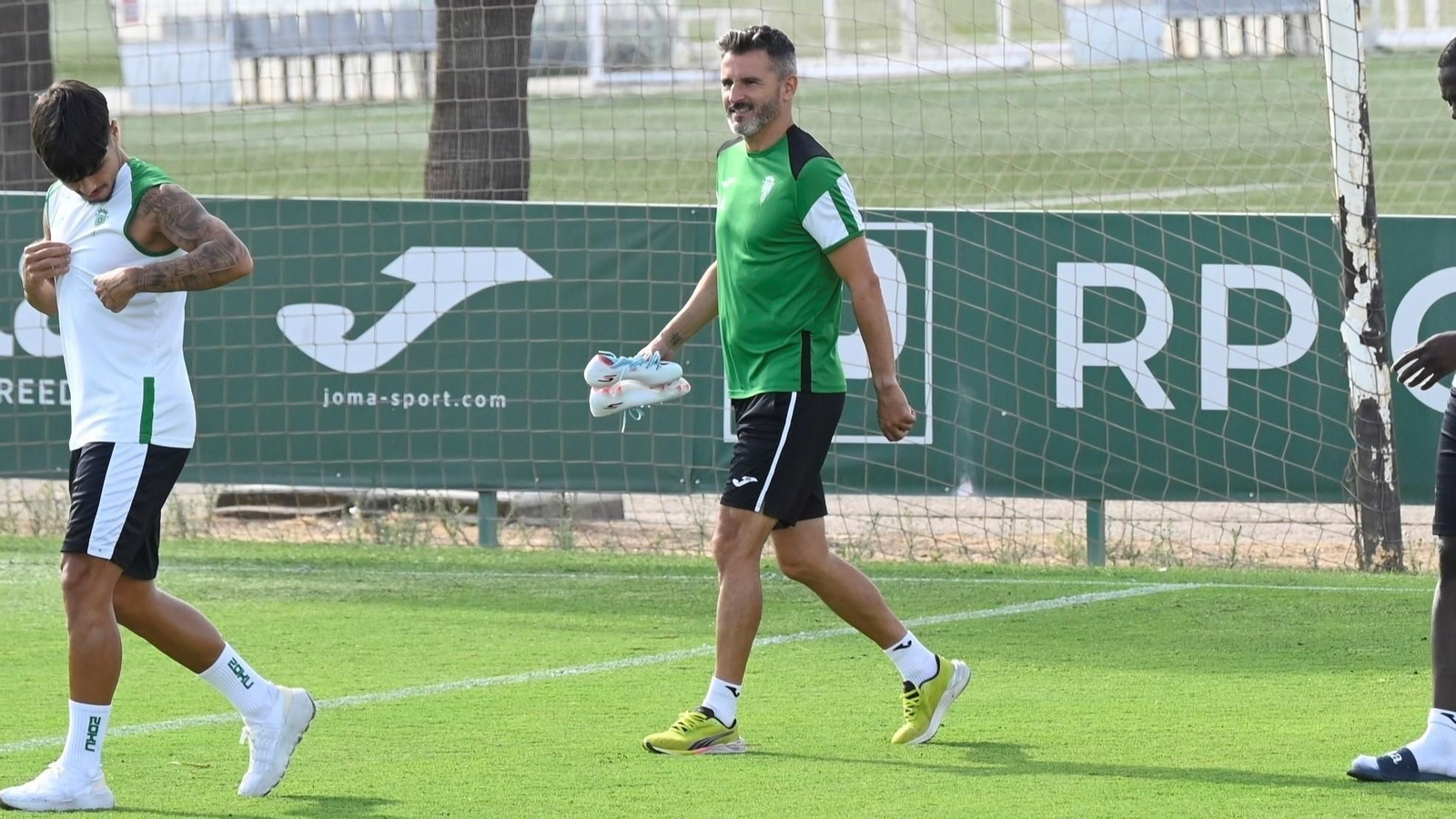 Ania sonríe antes de un entrenamiento en la Ciudad Deportiva.