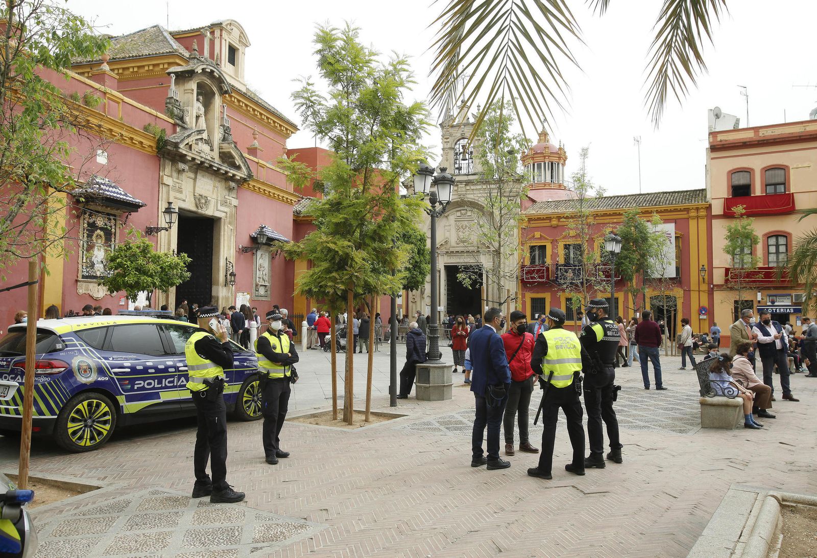 Policías locales en San Lorenzo, el pasado Martes Santo.