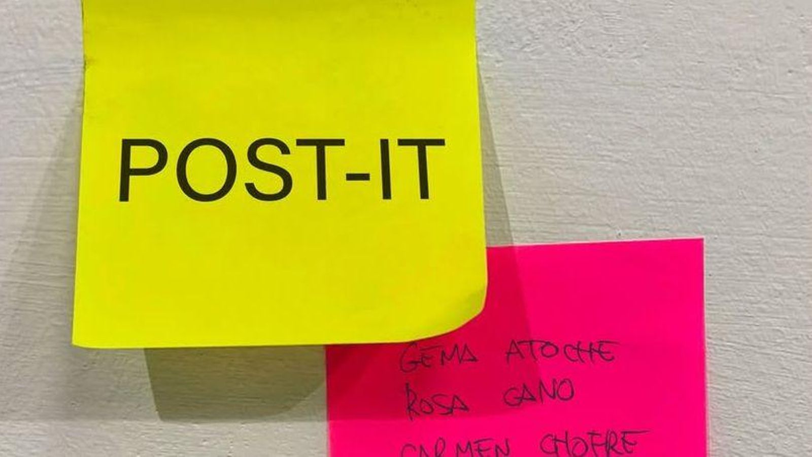 Cartel de la exposición colectiva 'Post-it'.