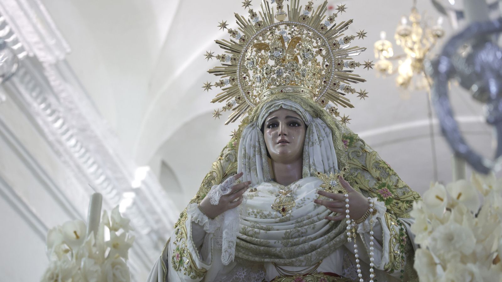 Preparativos en las iglesias de Algeciras para la Magna Mariana, en imágenes