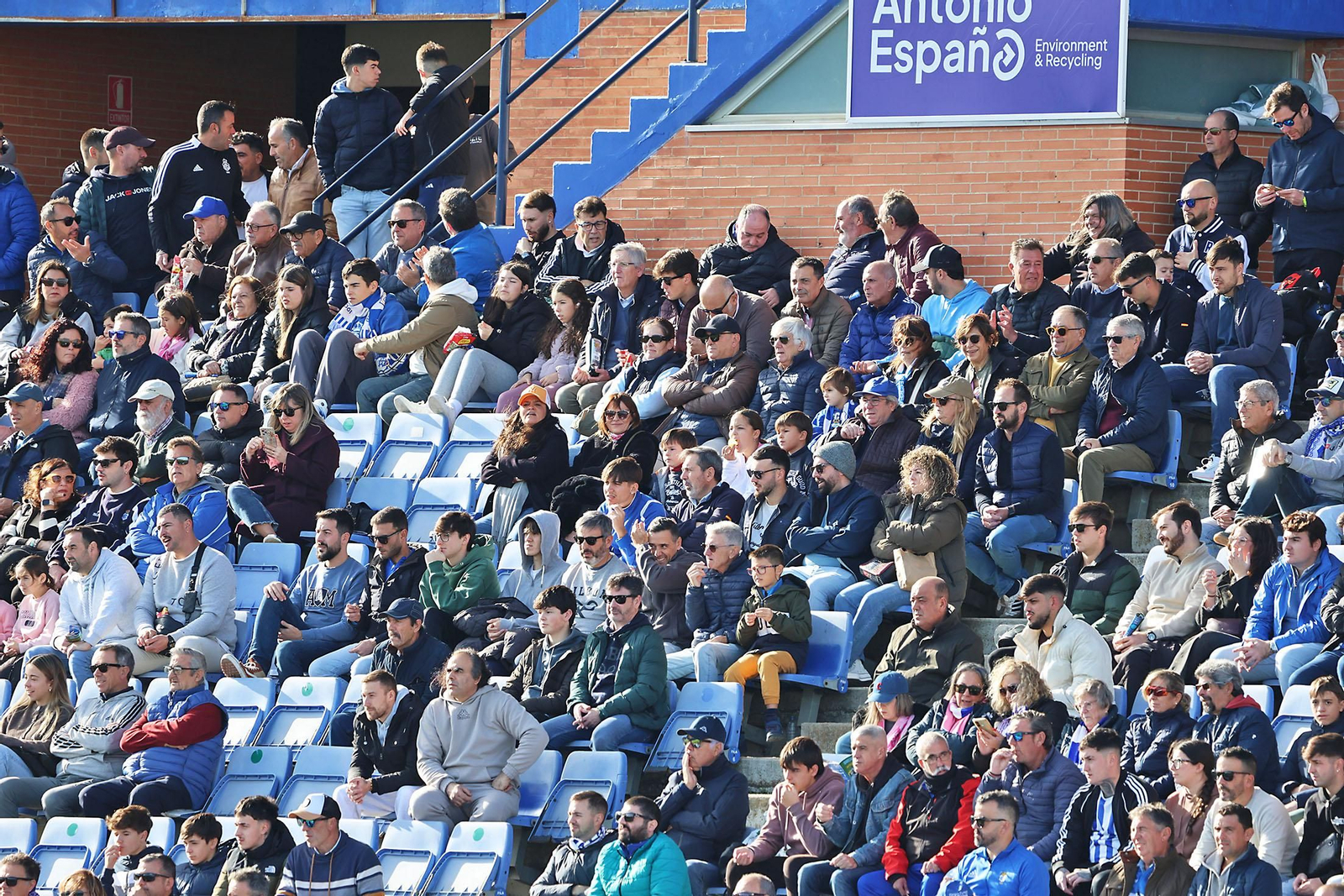 Búscate en las gradas en el Nuevo Colombino en el Recreativo de Huelva - Atlético Antoniano