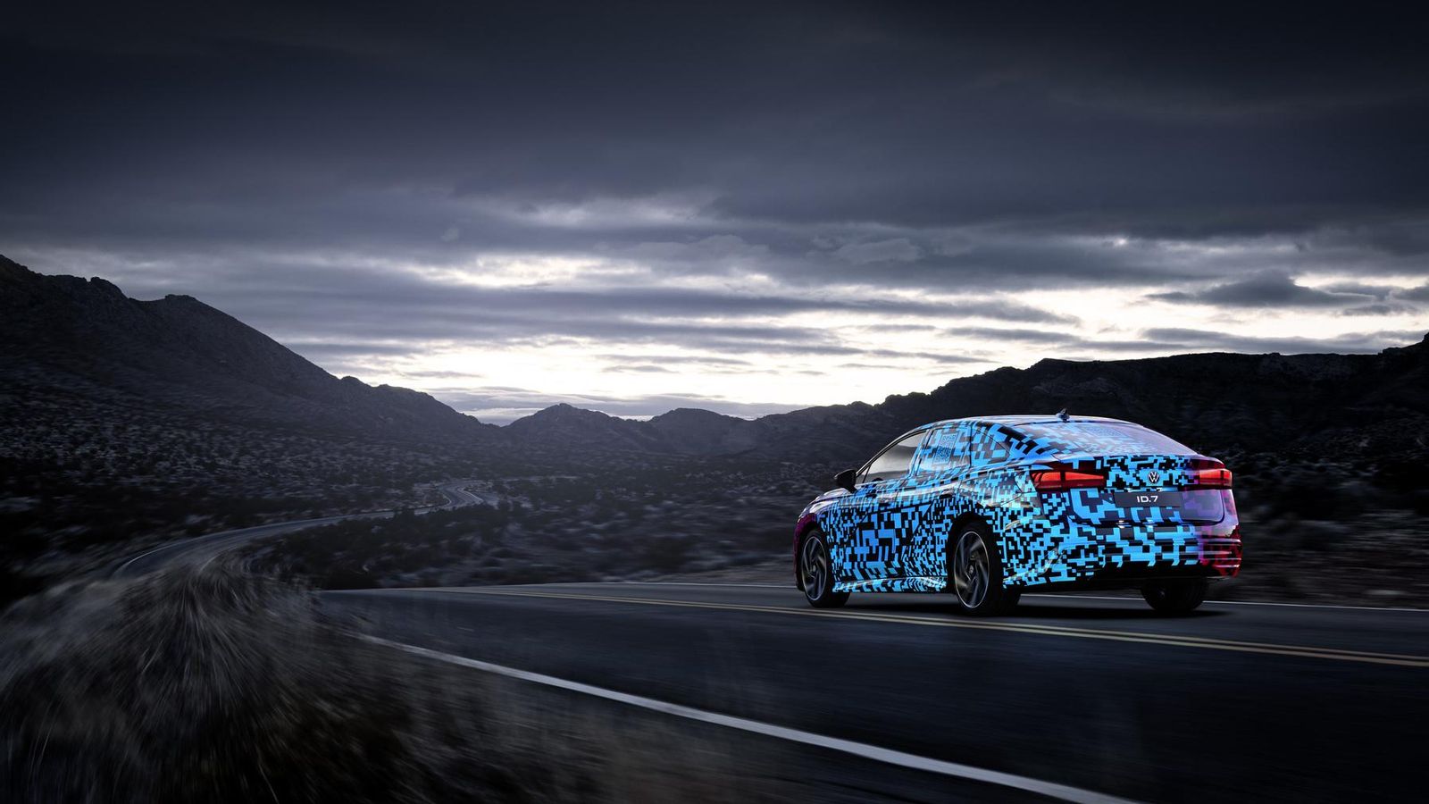 Hasta ahora, la batería de mayor capacidad usada en la plataforma MEB es de 82 kWh totales. No obstante, parece más que probable que la del ID.7 en la versión de 700 km de autonomía disponga de más energía, ya sea porque tenga mayor densidad energética o mediante una revisión de su química.