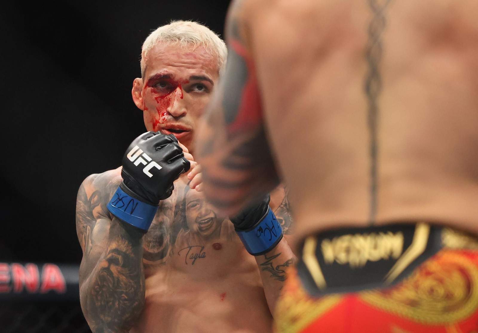 Las fotos del triunfo de Topuria ante Oliveira