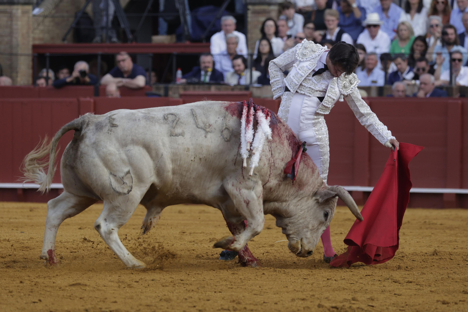 Las imágenes del la corrida del Domingo de Resurrección en la Maestranza de Sevilla