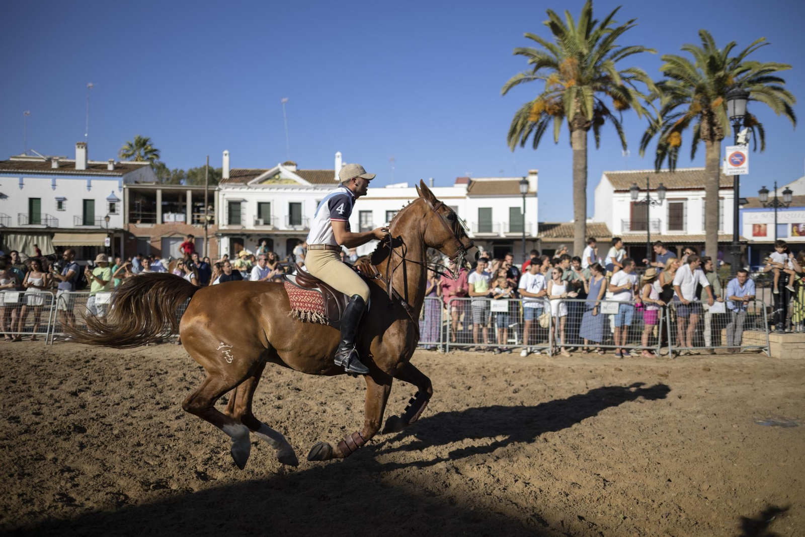 Ambiente del jueves 18 de agosto en la aldea de El Rocío durante el Rocío Chico