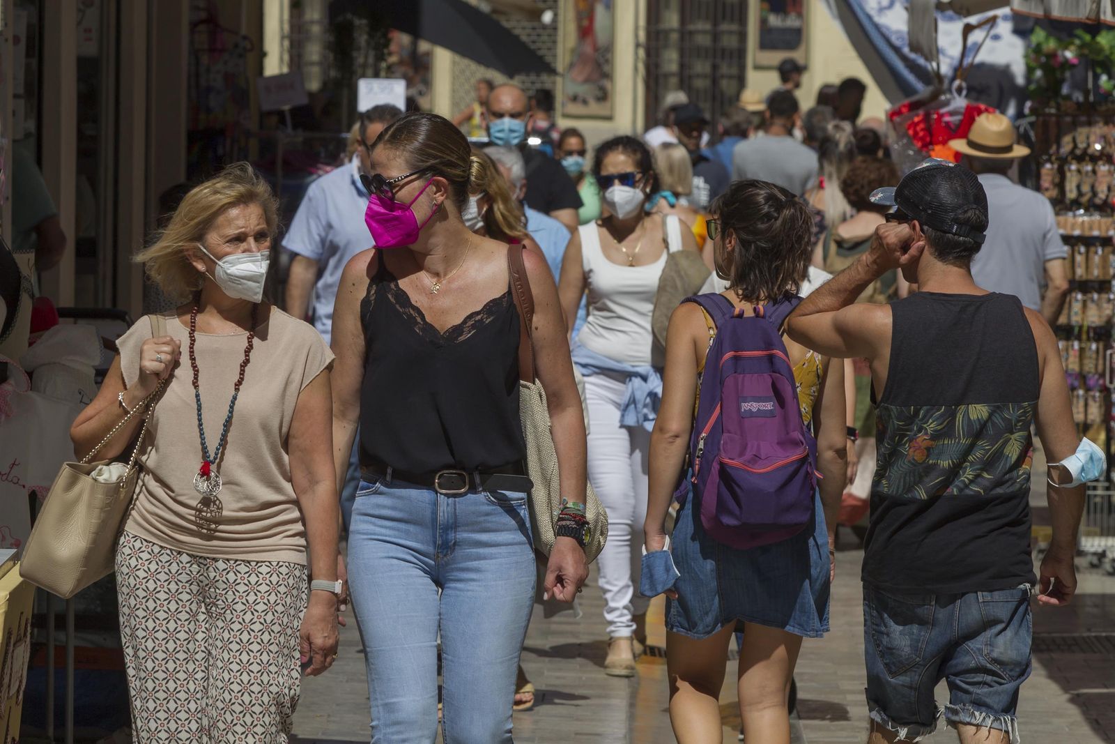 El primer día sin mascarillas en Málaga, en fotos