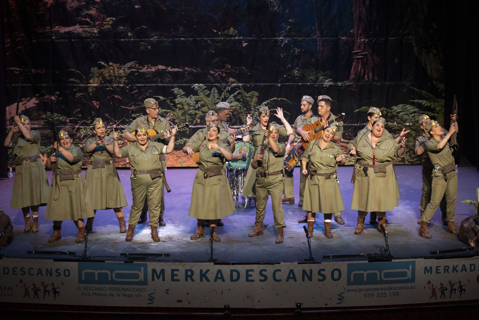 Imágenes de la actuación de la comparsa de Punta Umbría 'Las intrépidas' en el Carnaval Colombino