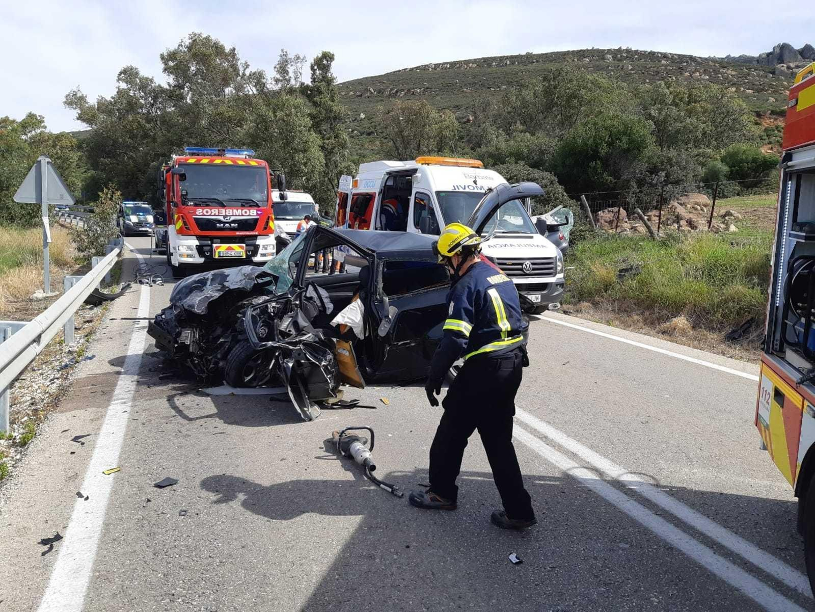 Dos heridos graves en un accidente de tráfico en la carretera de Zahara de los Atunes