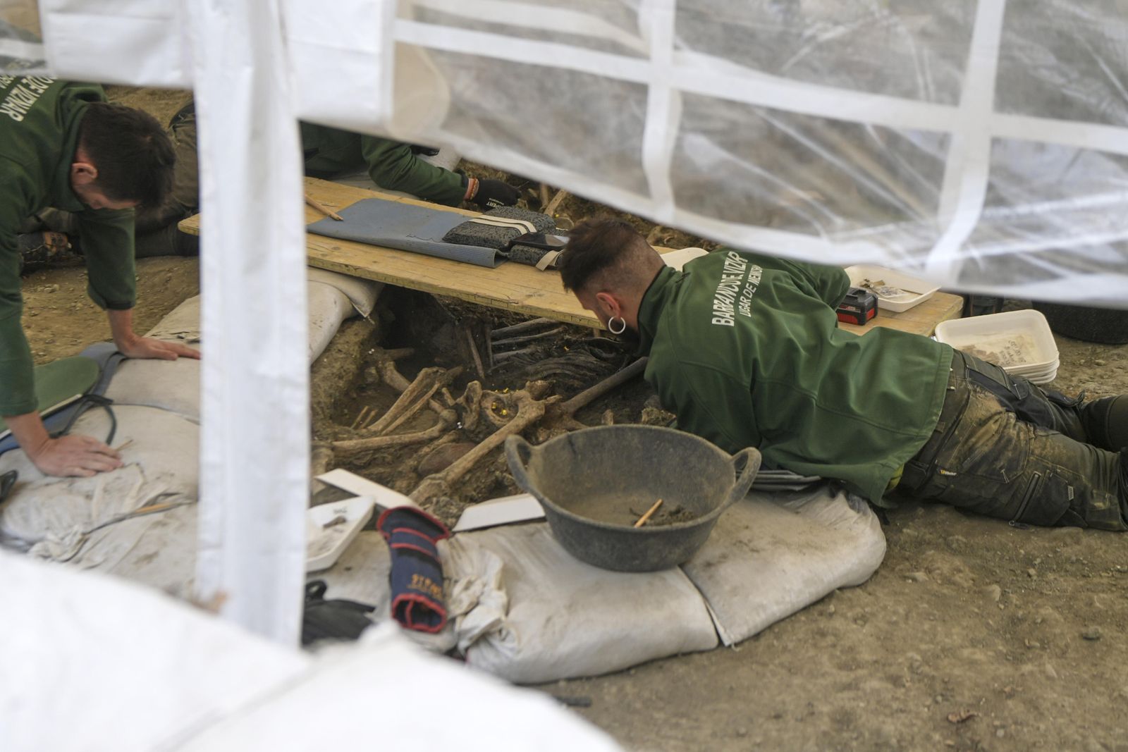 La tercera campaña de exhumaciones en el Barranco de Víznar, en imágenes
