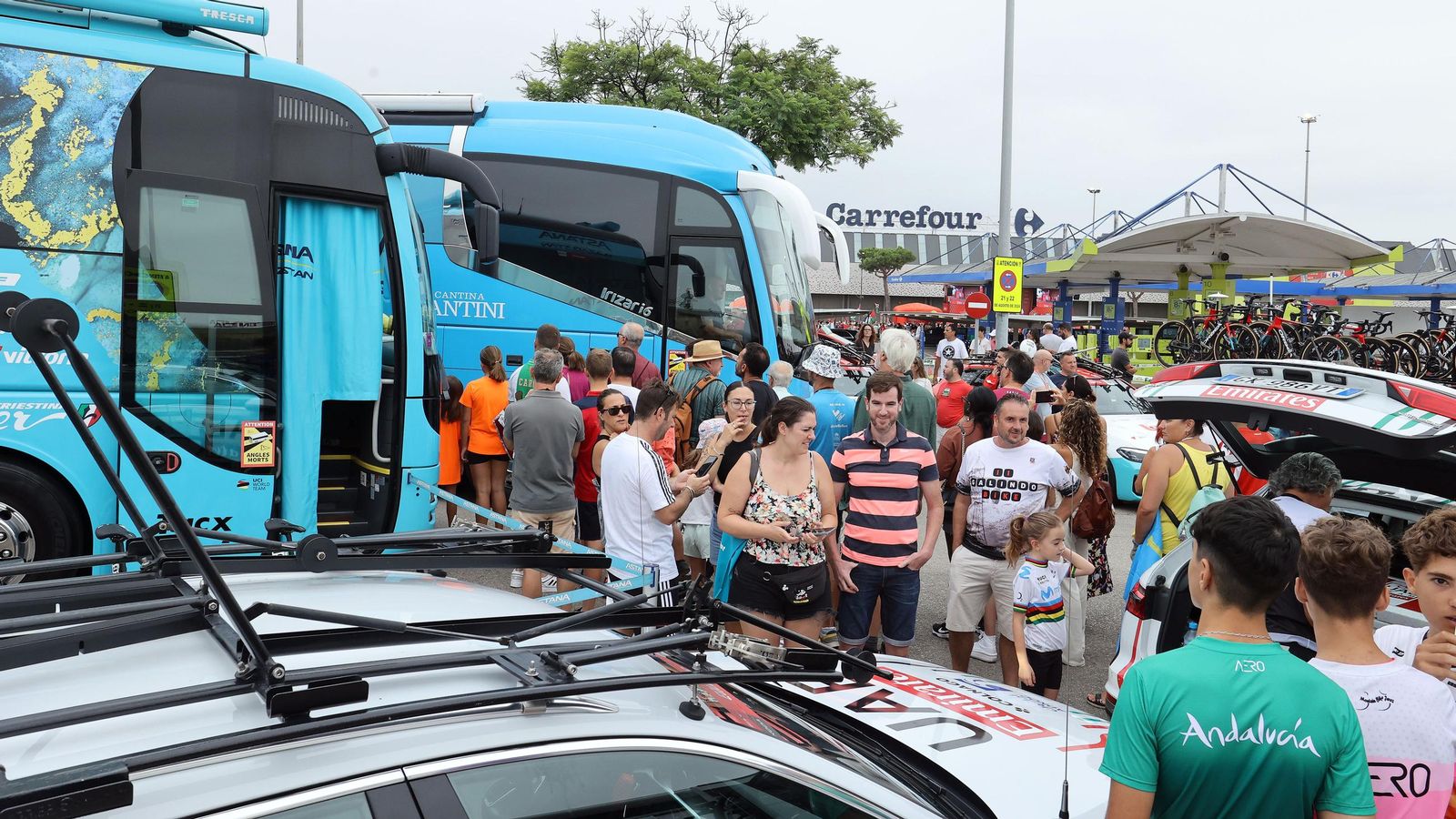 Así fue la salida de la Vuelta España desde Carrefour Sur en Jerez