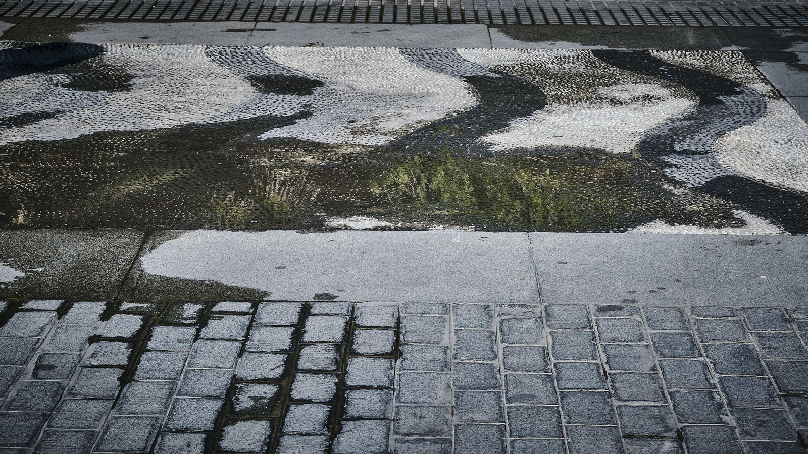 El pavimento en la plaza de San Juan de Dios