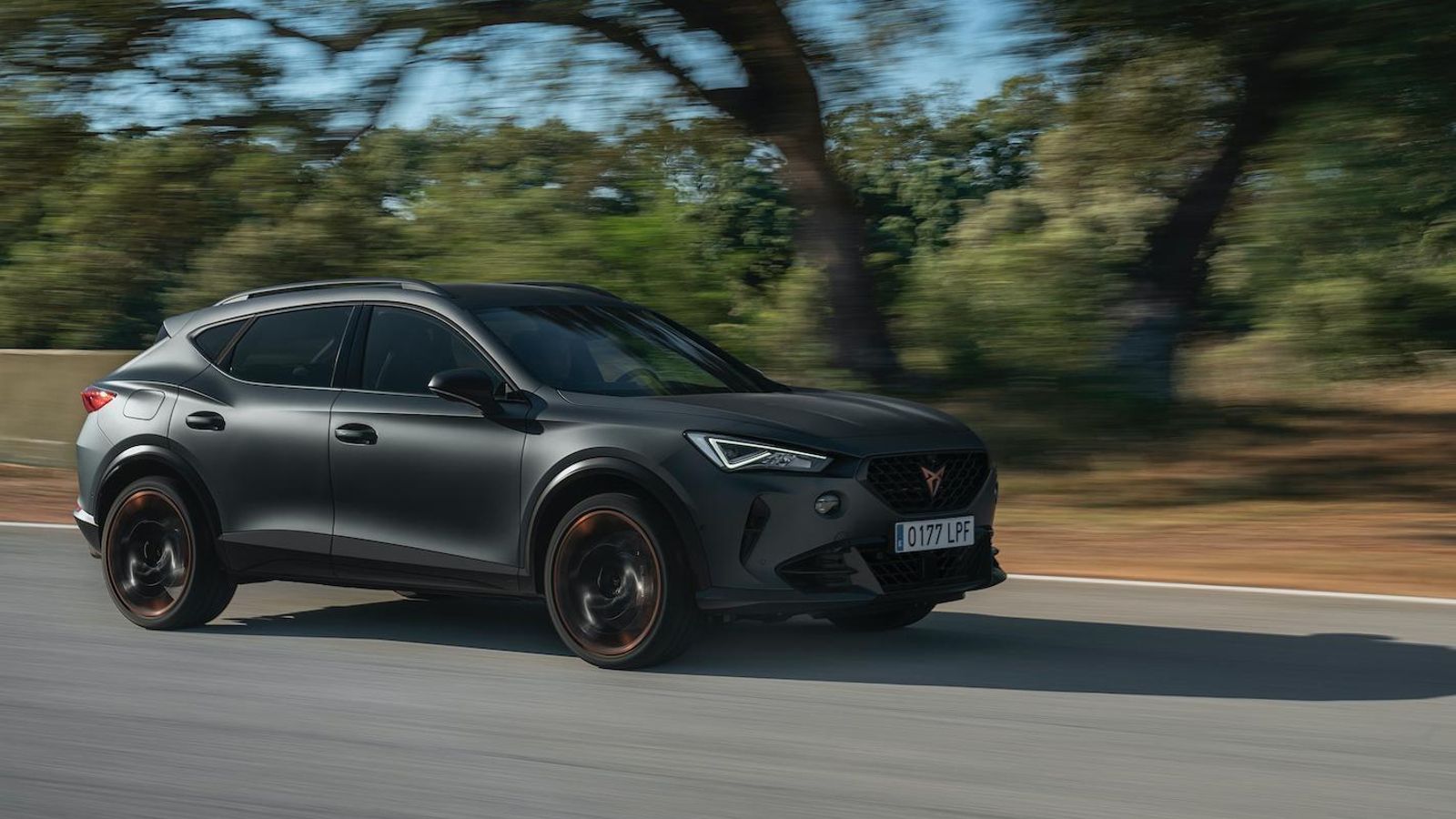 El capó es específico en los VZ5. También destaca la parrilla negra que integra el nuevo marco en color Sport Black Matt.