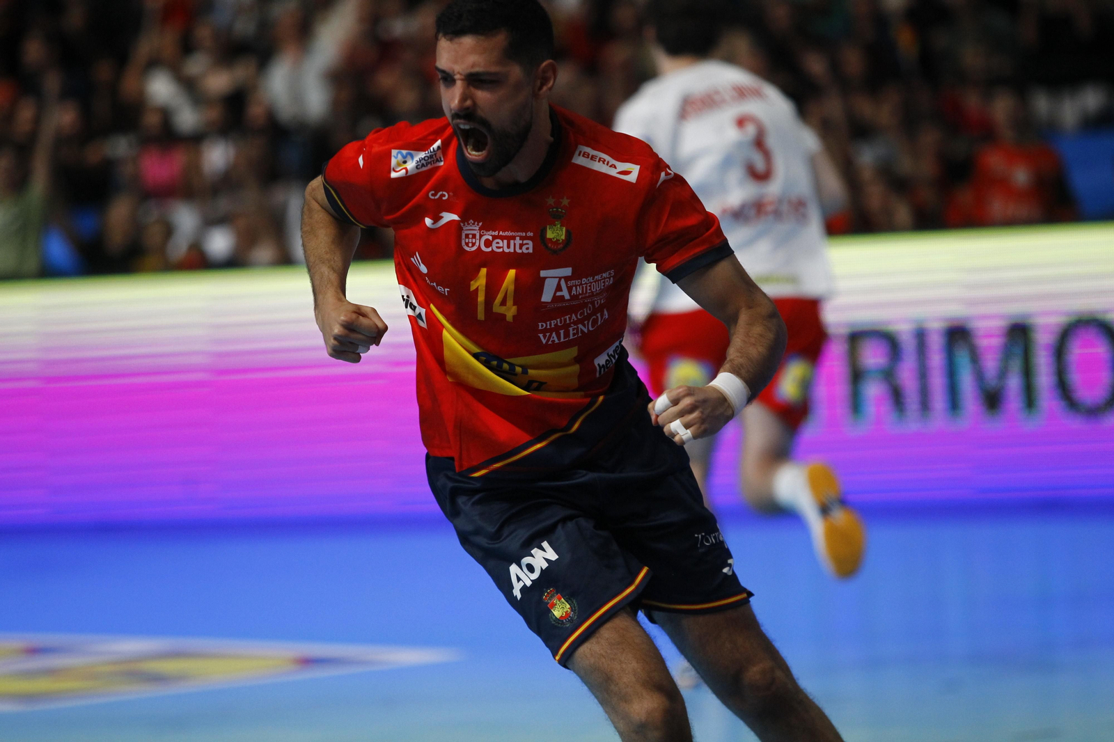 Imágenes del España-Dinamarca de la EHF Euro Cup de balonmano, en Almería