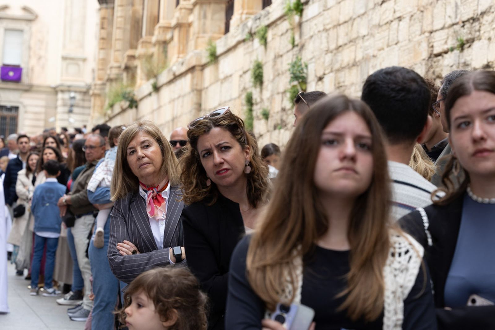 Los jiennenses se echan a la calle para presenciar la primera de las procesiones de la jornada: la Borriquilla (II)