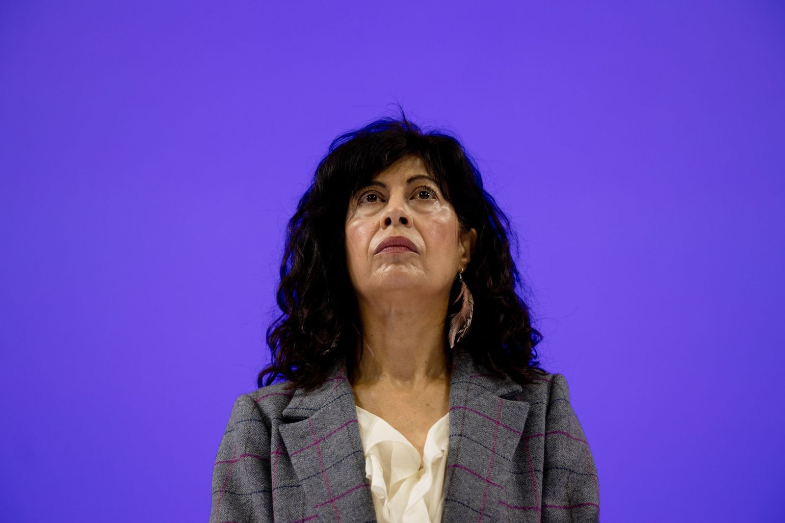 La ministra de Igualdad, Ana Redondo, guarda un minuto de silencio.