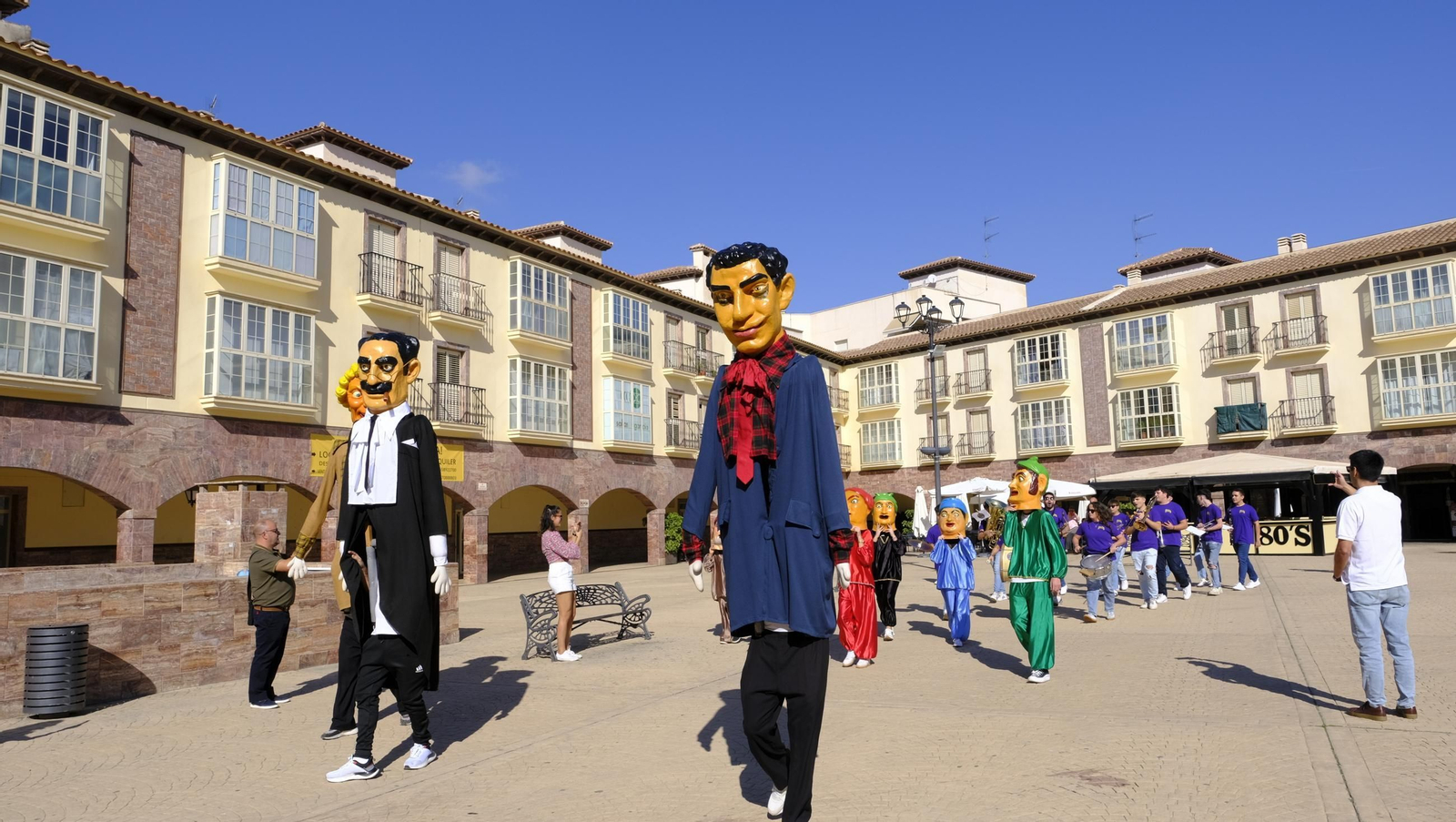 Encierro infantil y gigantes y cabezudos en las Fiestas de Huércal Overa, en imágenes