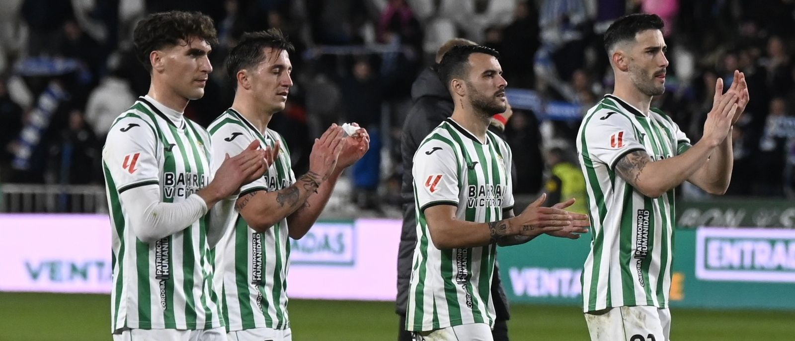 Percan, Carracedo, Álex Martín y Albarrán aplauden a la grada tras el duelo ante el Málaga.