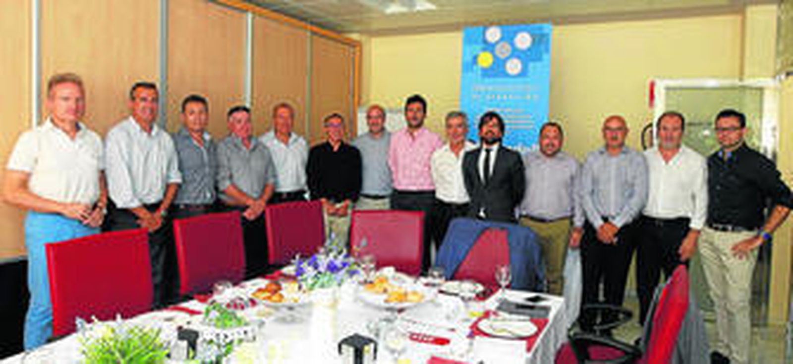 Diego Luis Valera, director Ciaimbital de la UAL; Luis Miguel Fernández, gerente de Coexphal; Francisco Belmonte, presidente de Biosabor; José Martínez Portero, presidente de Unica Group; José Manuel Fernández, gerente de Vicasol; Enrique Cabeza, director de Negocio del PITA; Jesús Barranco, gerente de Alhóndiga La Unión; Leopoldo Sánchez, director comercial de Agrupalmería; Miguel Vargas, presidente de CASI; Francisco Javier Luque, director de Zona Andalucía Oriental de Banco Sabadell; Rafael Peral, secretario general de Agricultura y Alimentación de la Consejería de Agricultura; Antonio Lao, director de 'Diario de Almería'; José Manuel Ortiz, delegado territorial de Agricultura en Almería, y Elio Sancho, responsable de Finanzas y Agricultura de 'Diario de Almería'.