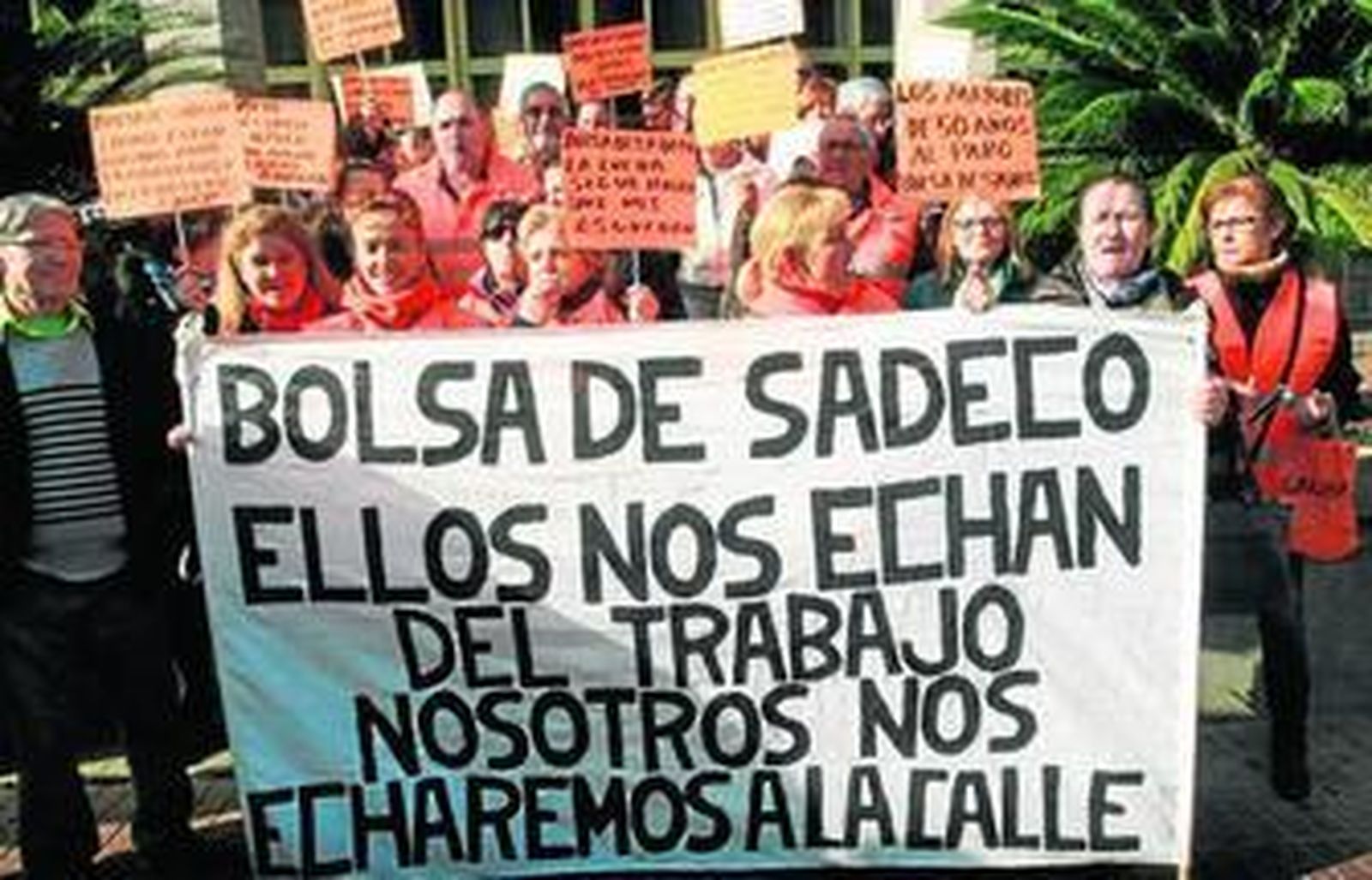Manifestación por la desaparición de la bolsa de trabajo de Sadeco.