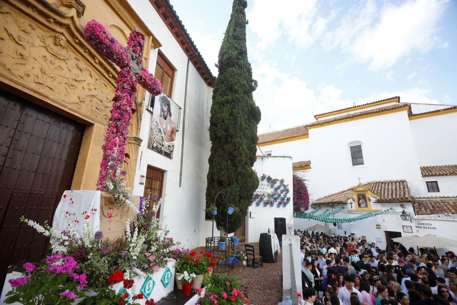 Las mejores fotos de unas Cruces de Córdoba abarrotadas para dar la bienvenida al fin de semana