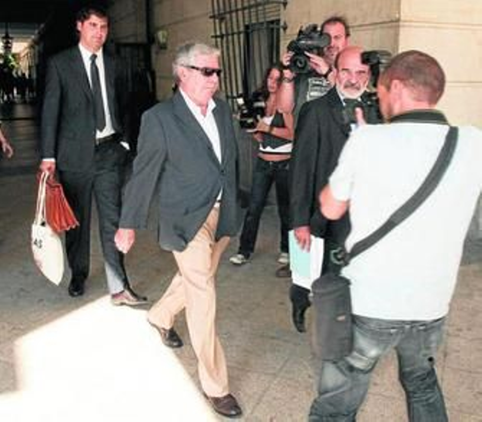 José Luis Corcuera abandona los juzgados de Sevilla tras el juicio, el pasado 29 de septiembre.