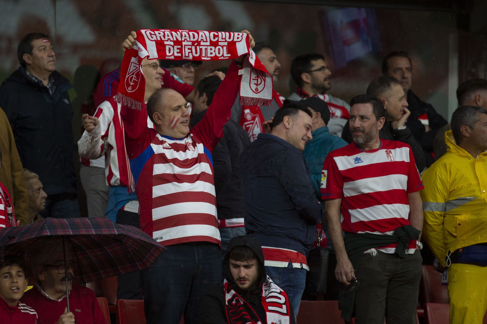 Encuéntrate en la grada en el Granada-Leganés