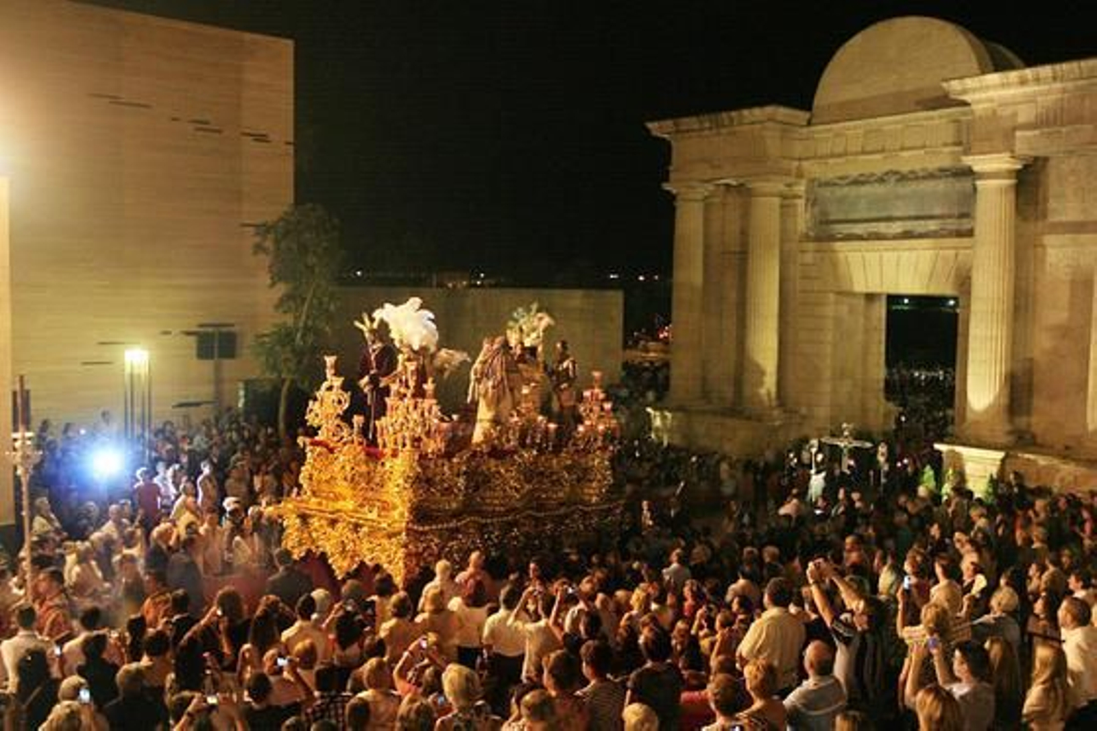 Diez años del Vía Crucis Magno en Córdoba: las mejores imágenes de este gran acto