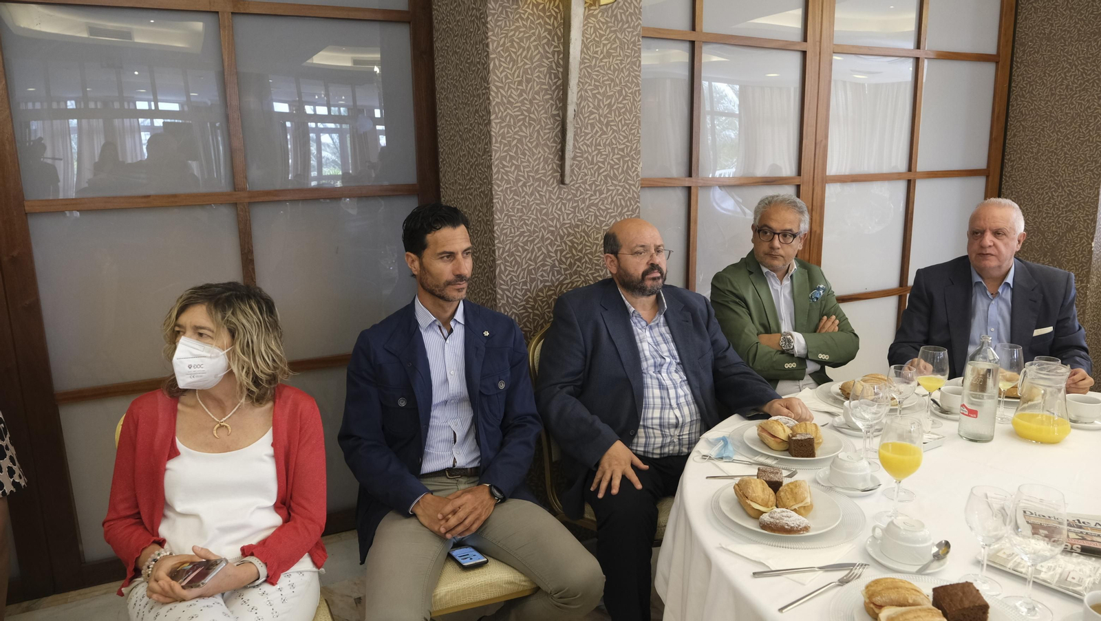 Imágenes del desayuno coloquio de Diario de Almeria y Hidralia.