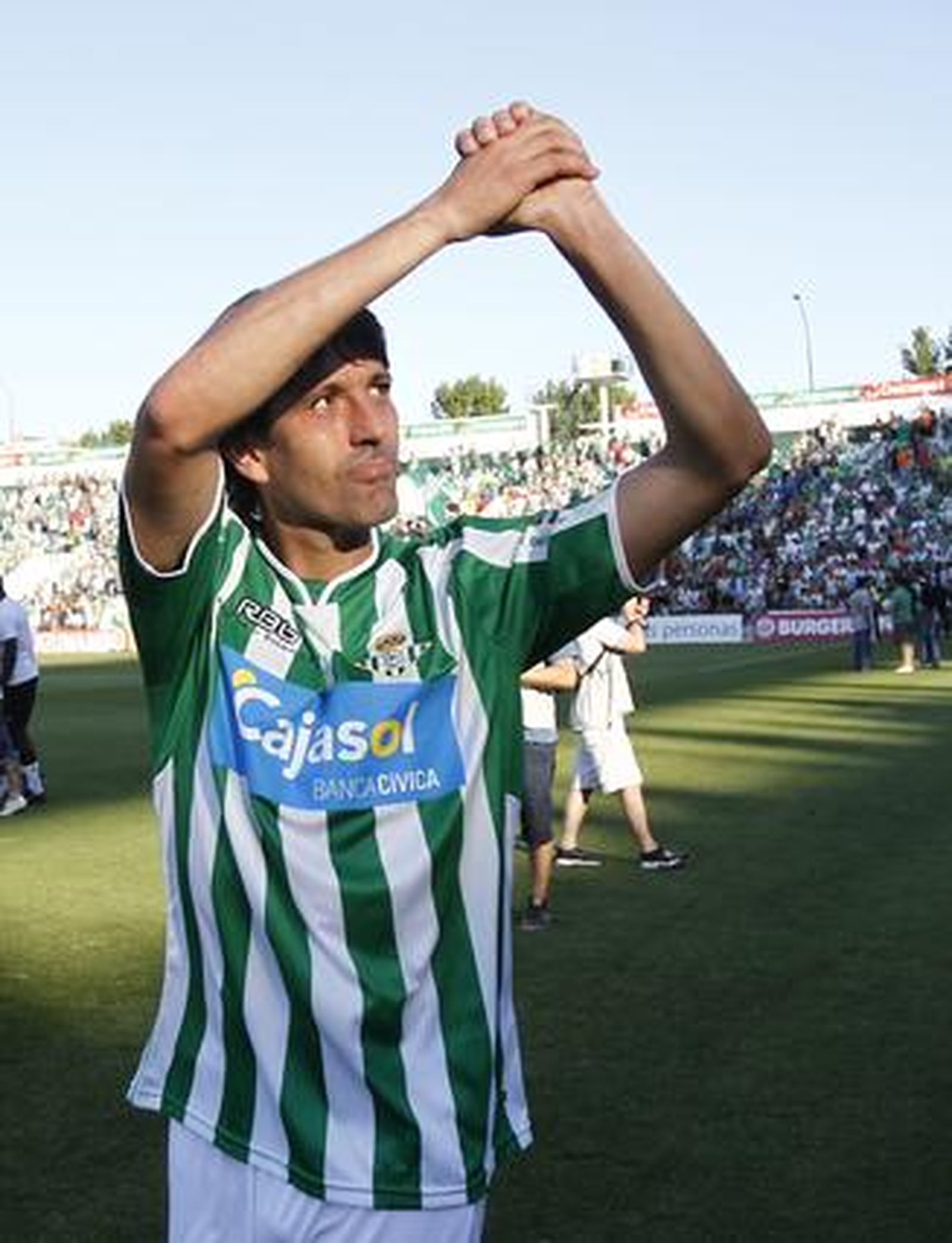El Betis pone el broche de oro a la temporada con el título de la Liga Adelante. / Antonio Pizarro