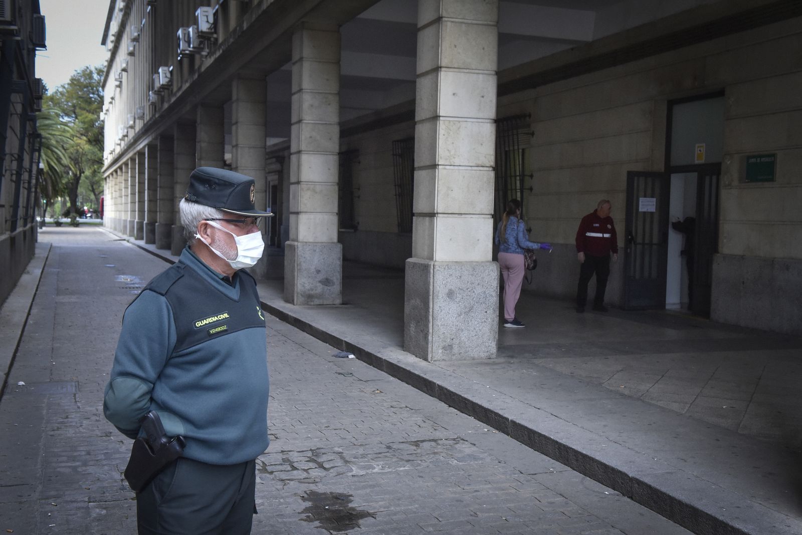 La resistencia en el juzgado de guardia: abogados, policía y guardia civil en el Prado de San Sebastián