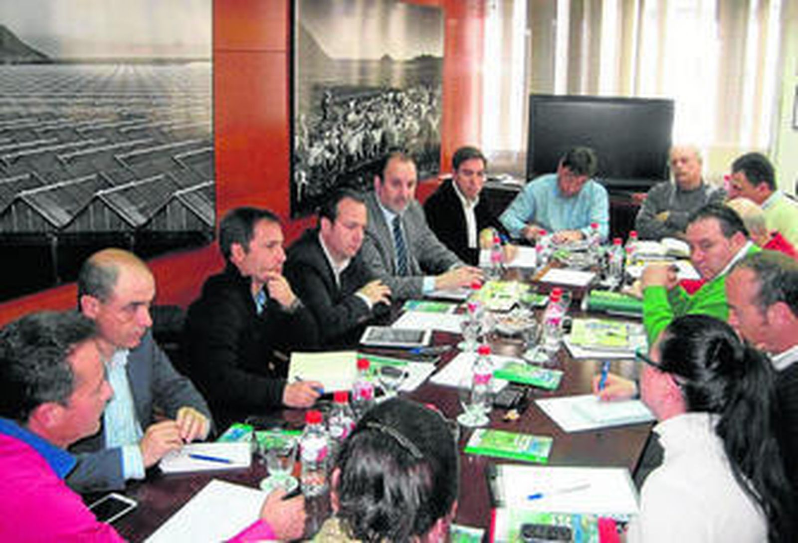 La Junta se reunió con el sector agrario y el director general de Producción Agrícola a principios de marzo.