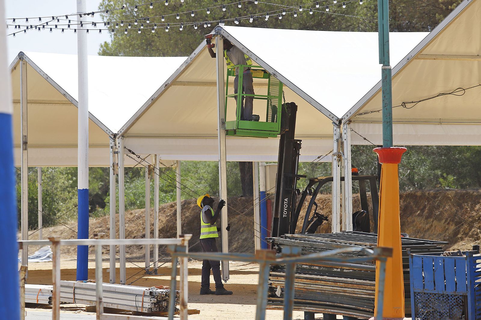 Visita al recinto ferial para supervisar los preparativos de cara a la celebración de las Fiestas Colombinas 2023