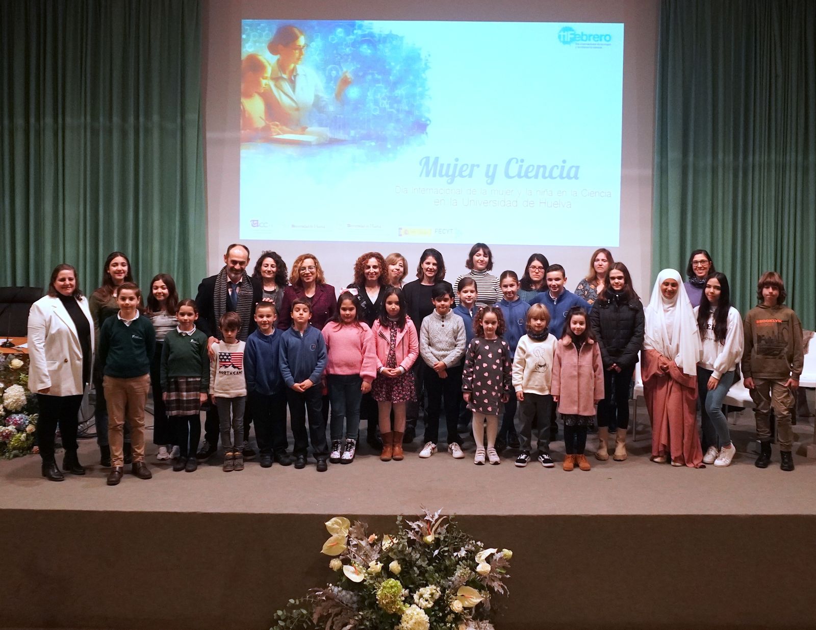 Escolares visitan la Onubense en el marco del Día de la Mujer y la Niña en la Ciencia