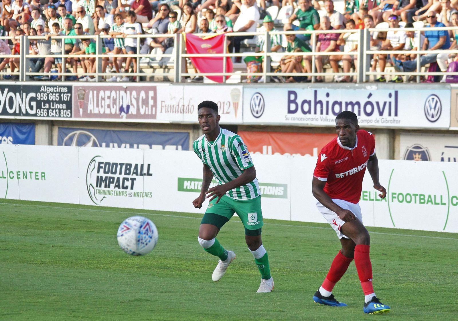 El amistoso Real Betis-Nottingham Forest, en imágenes