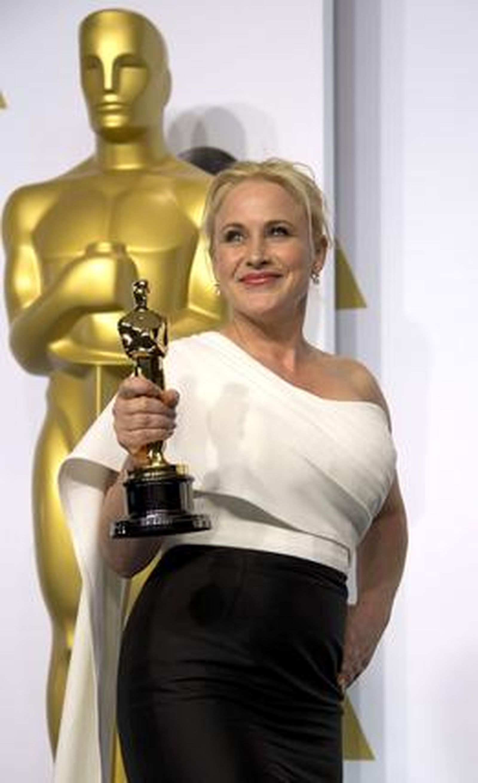 Patricia Arquette con su premio por Mejor actriz secundaria por 'Boyhood'.

Foto: EFE