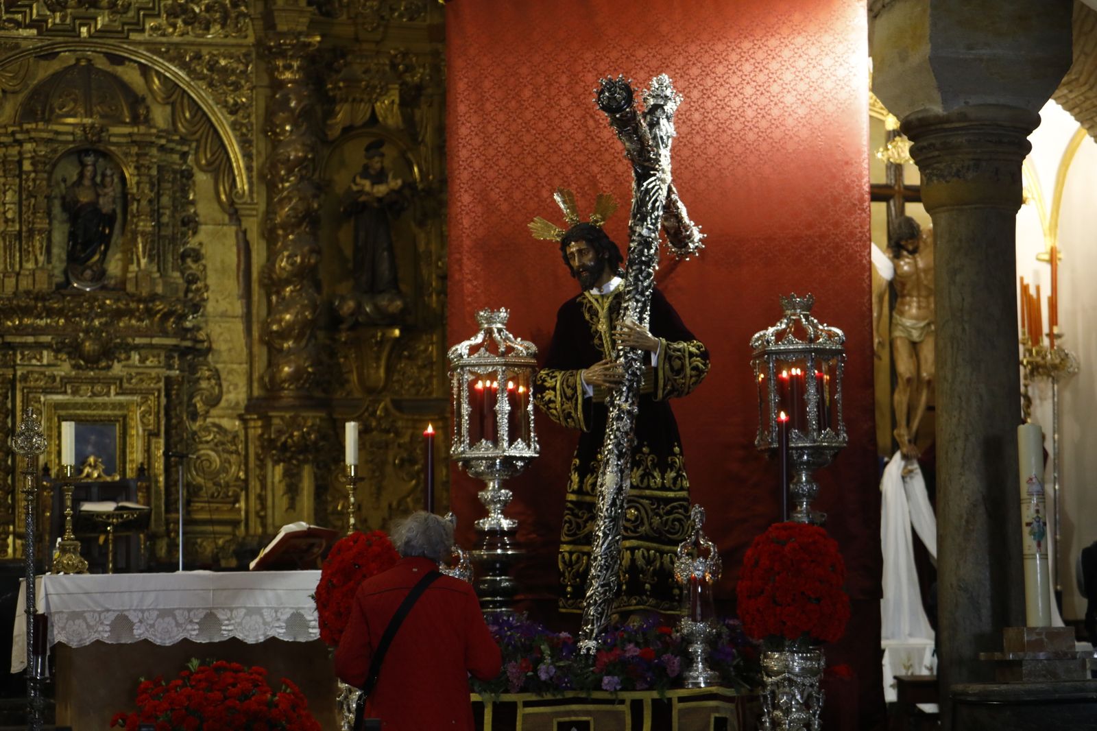 La archicofradía de la Vera-Cruz de Córdoba venera al Señor de los Reyes